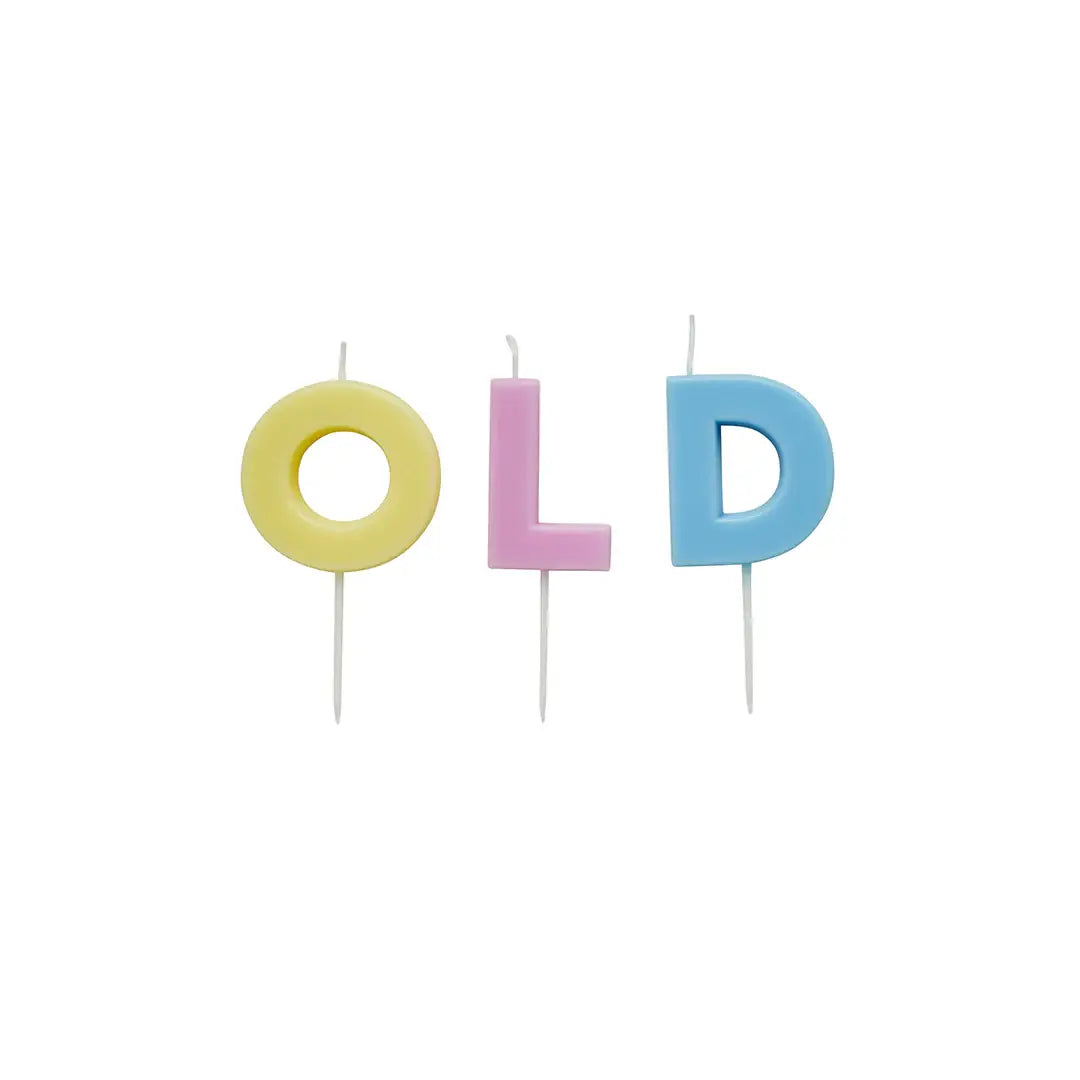 Pastel kaarsen met letters 'OLD'